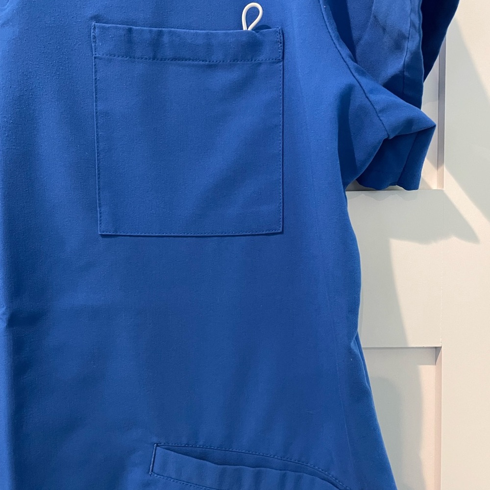 AVE by Medline Royal Blue V-Neck Wonen’s Scrub Top, Sz. L - Picture 2 of 6